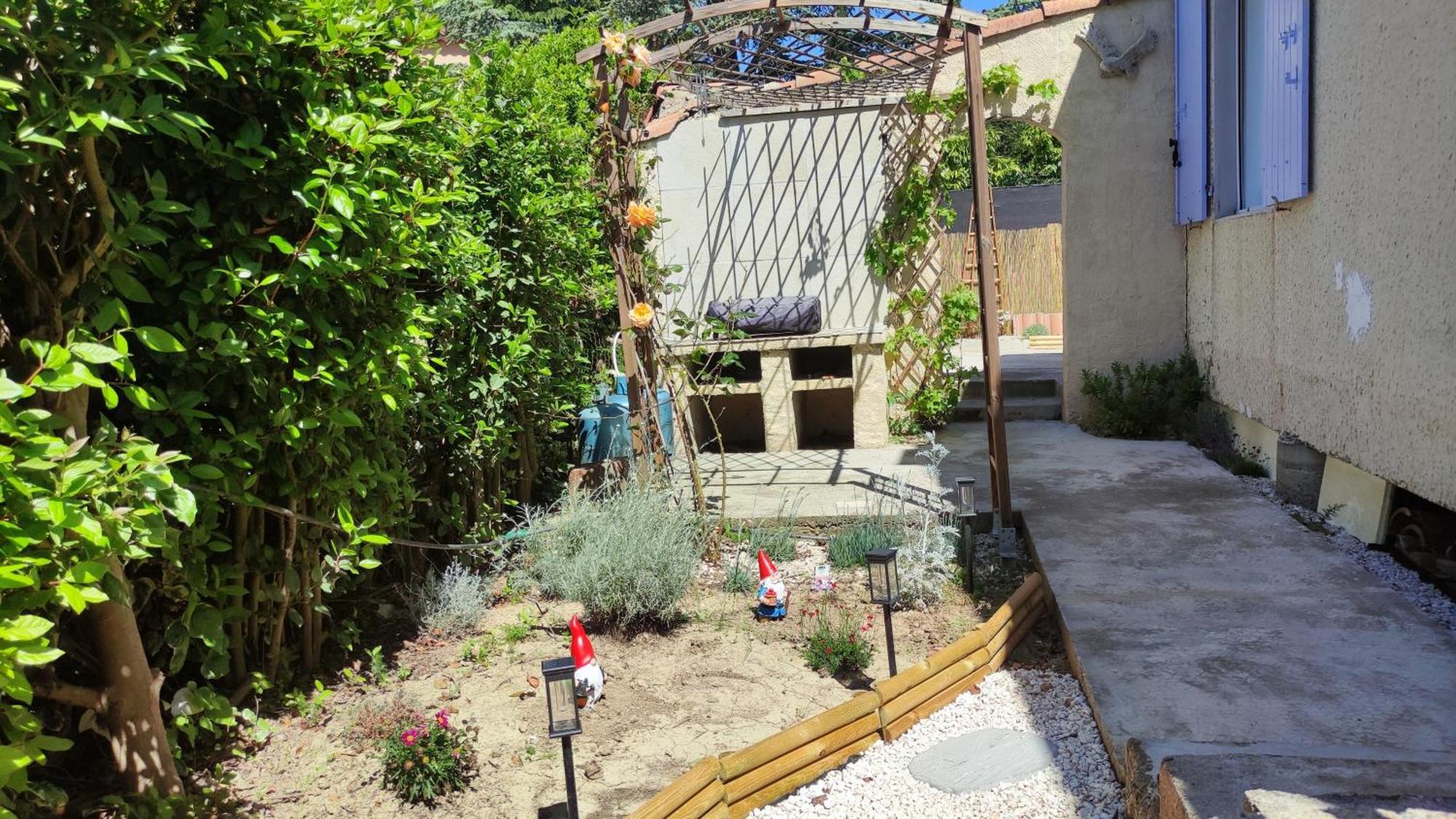 Le Jardin Des Rocailles - Villa 4 Chambres Climatisee Avec Piscine A Deux Pas D'Avignon Вильнёв-ле-Авиньон Экстерьер фото