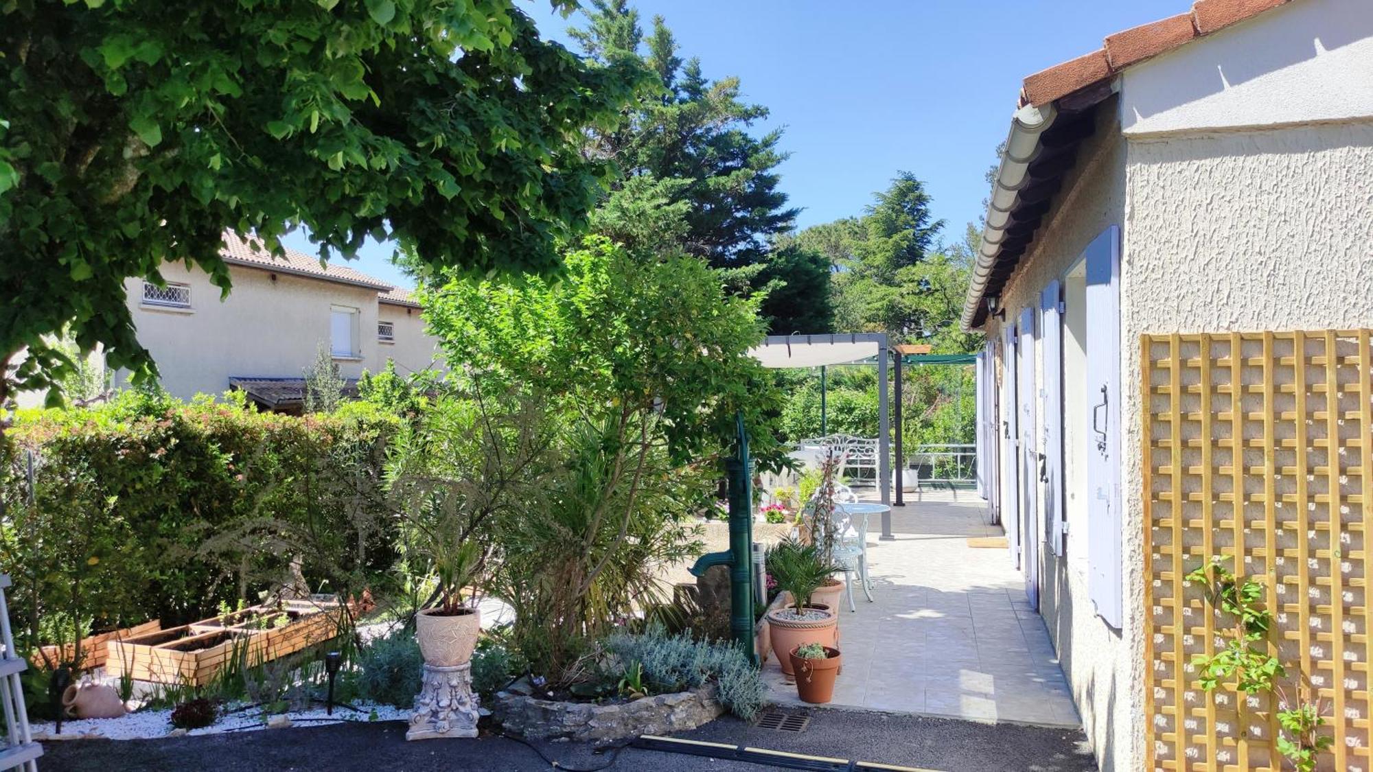 Le Jardin Des Rocailles - Villa 4 Chambres Climatisee Avec Piscine A Deux Pas D'Avignon Вильнёв-ле-Авиньон Экстерьер фото